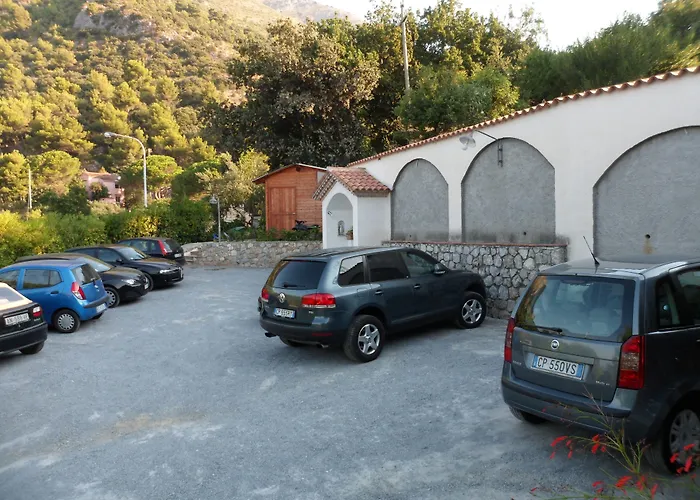 Laino Bed & Breakfast 4*