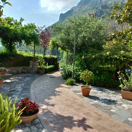 Laino Bed & Breakfast 4*