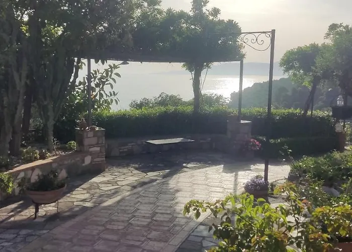 Laino فندق مبيت وإفطار 4*